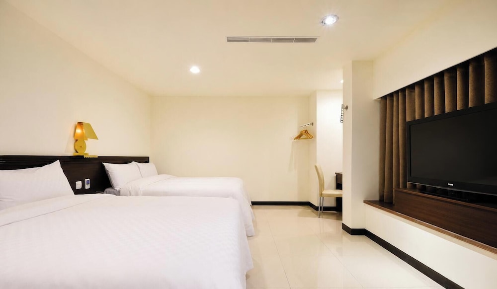 Bravo Hotel 12/43