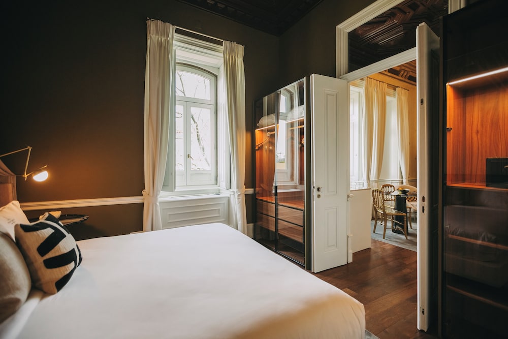 Royal, Suite, Queen Bed
