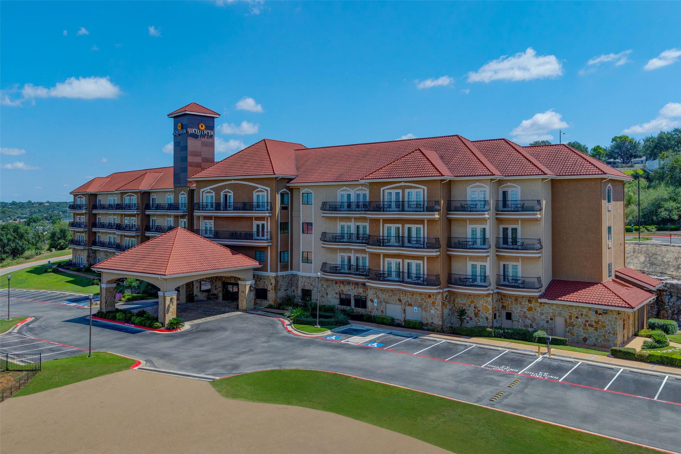 La Quinta Inn Suites Marble Falls 63/77