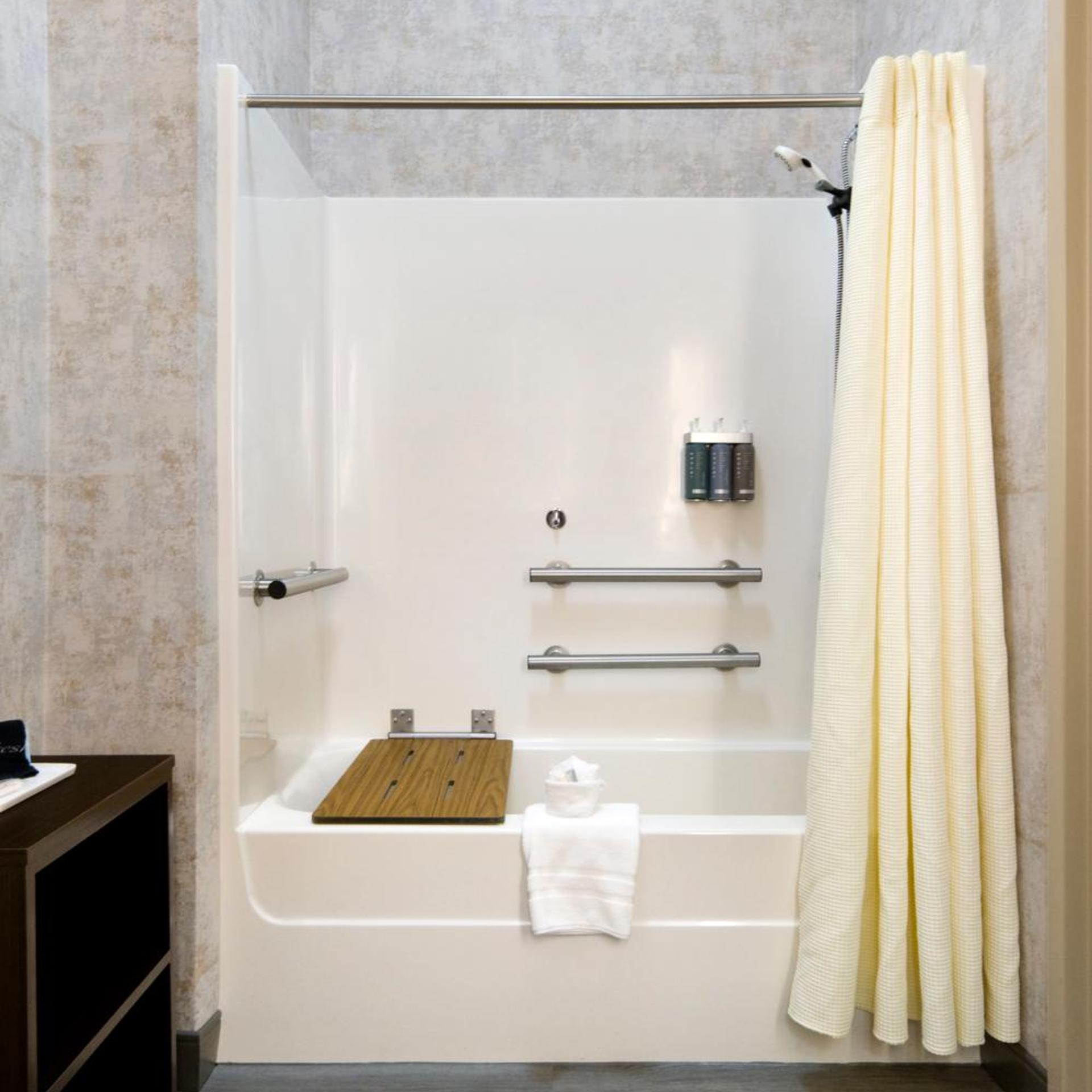 غرفة بسرير كينج لذوي الإعاقة، Clubhouse Hotel Suites Sioux Falls 4/4