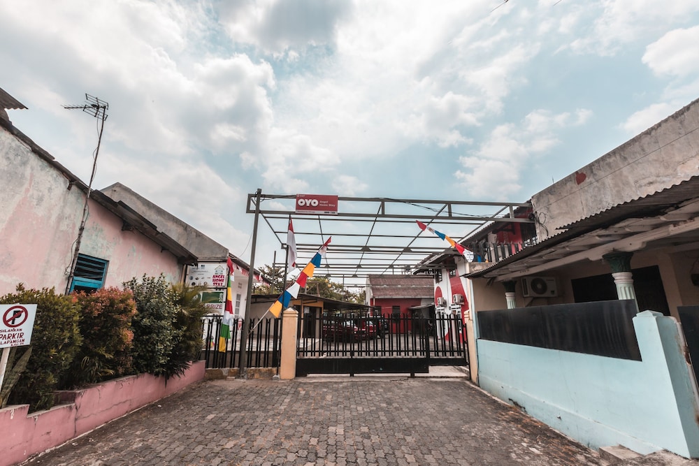 Hotel O near Plaza Pondok Gede formerly Angel Homestay 23/27