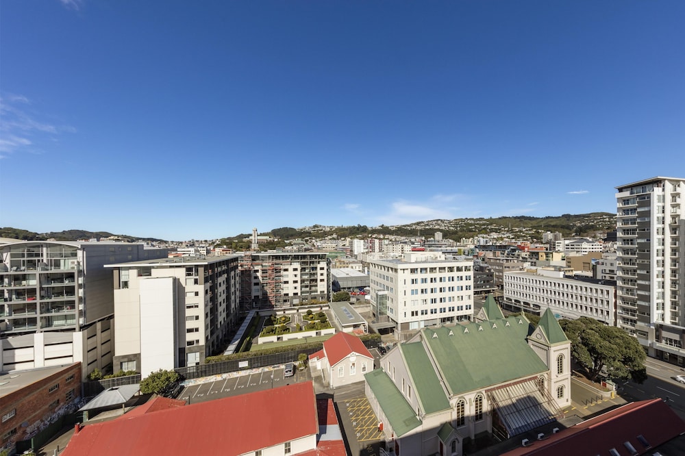 Oaks Wellington Hotel 67/73