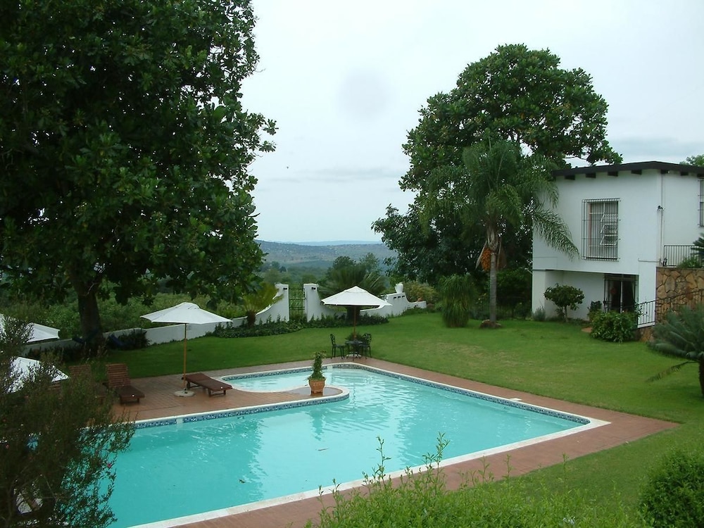 Plumbago Guest House 17/21
