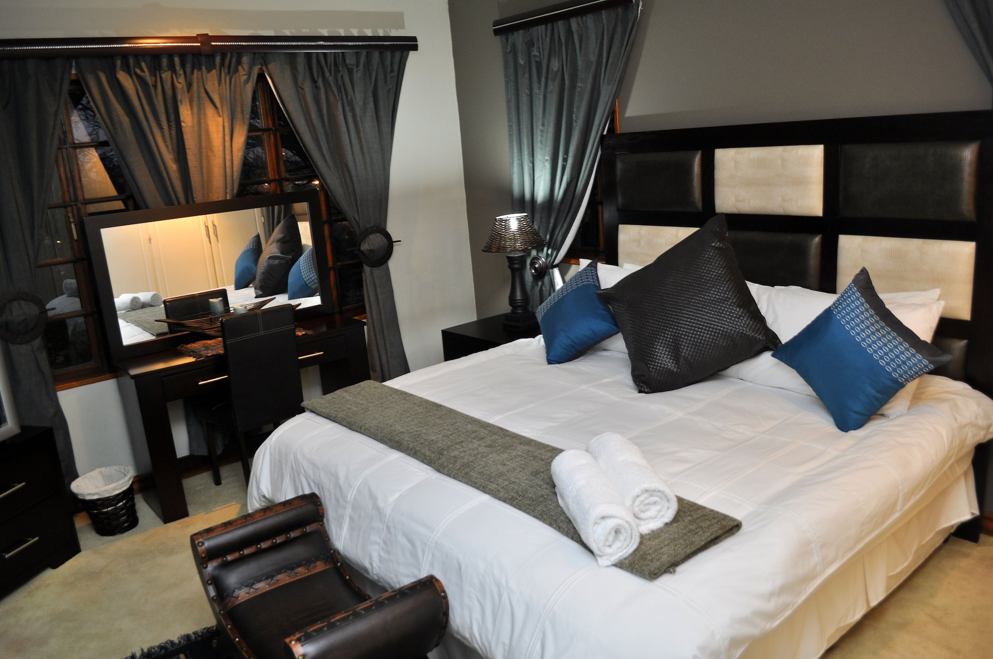 غرفة قياسية بسرير كينج بإطلالة على المدينة، Waterfalls Boutique Hotel 3/8