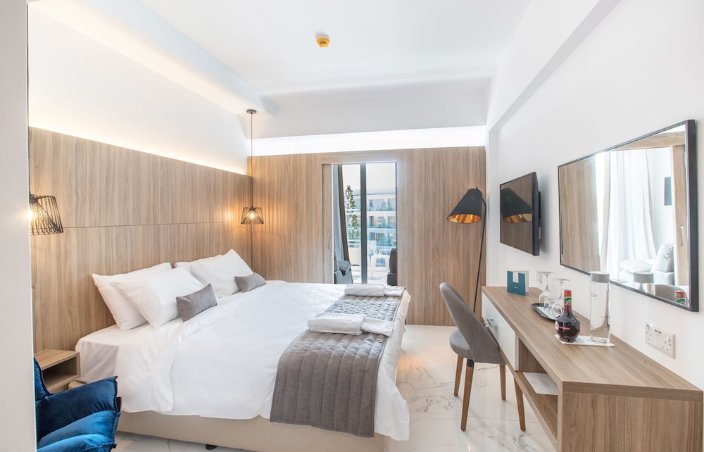 DELUXE, SUITE, SEA VIEW