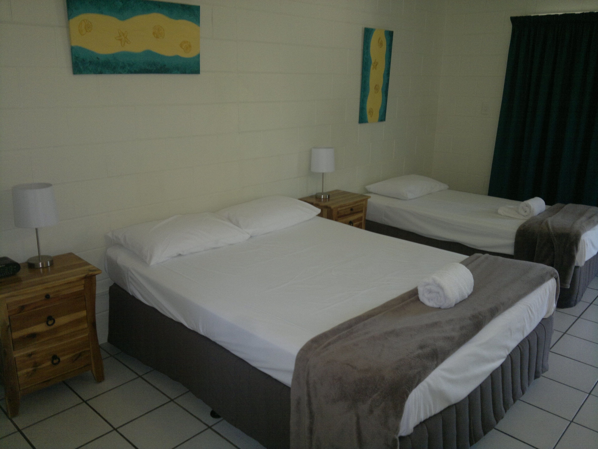 Studio, Queen Bed