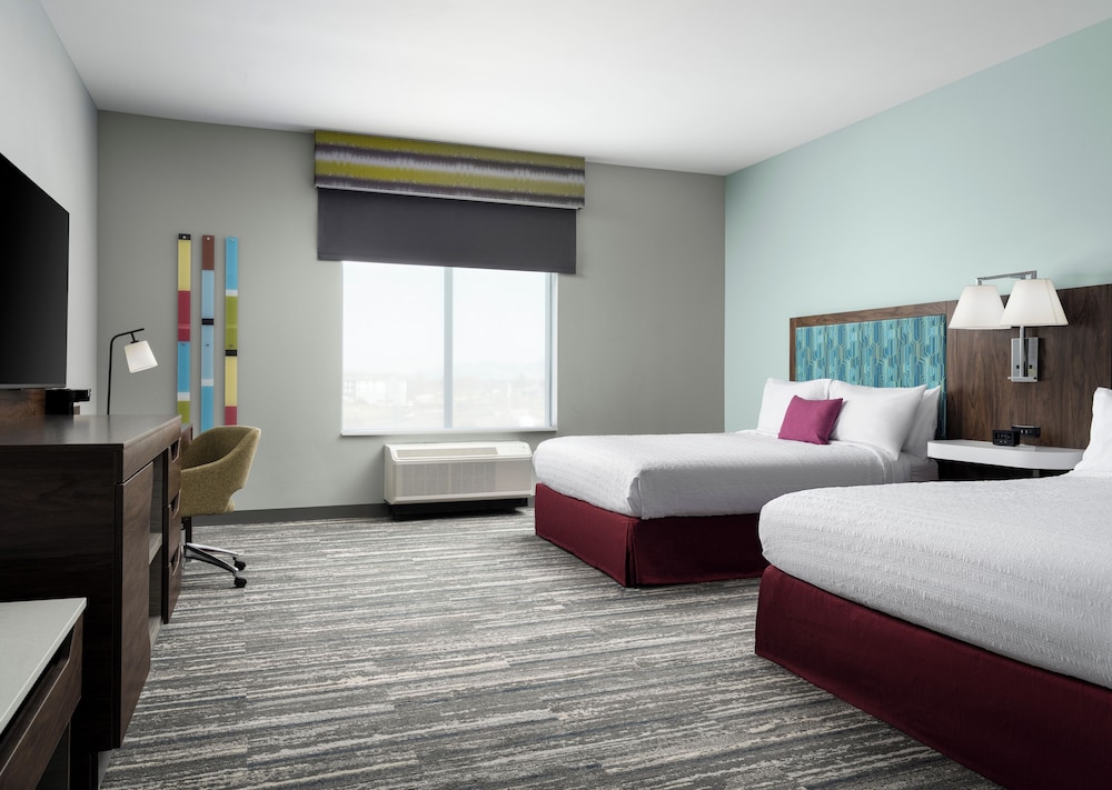 Room, 2 Queen Beds, Bathtub