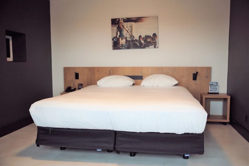GOLDEN TULIP KEYSER BREDA 18/64