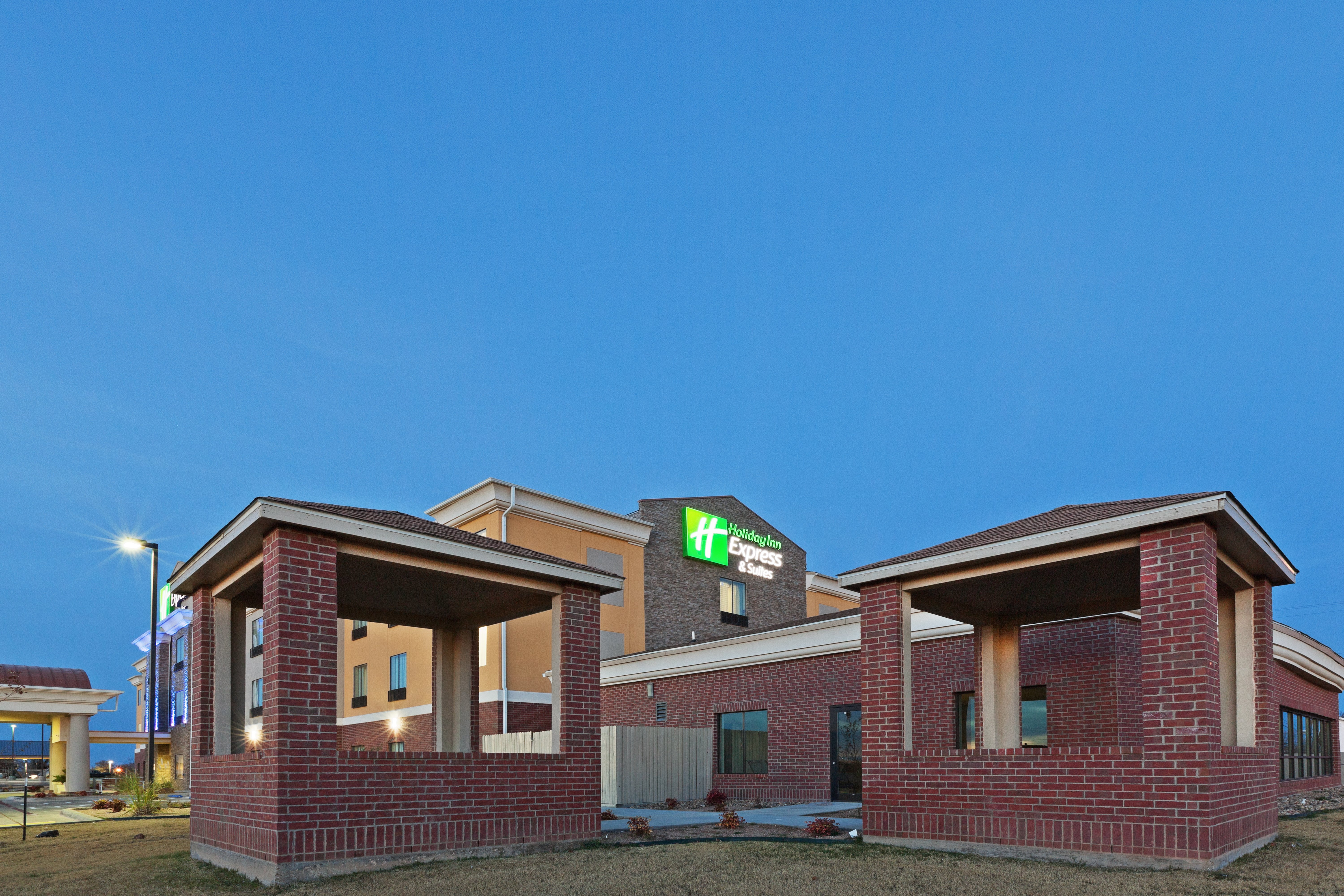 Holiday Inn Express Suites Brownfield 3/54