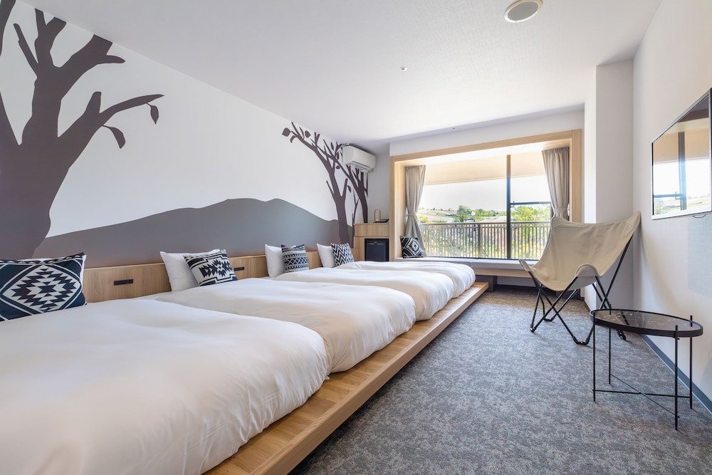 4 BEDROOMS, SUPERIOR, QUADRUPLE, MOUNTAIN VIEW