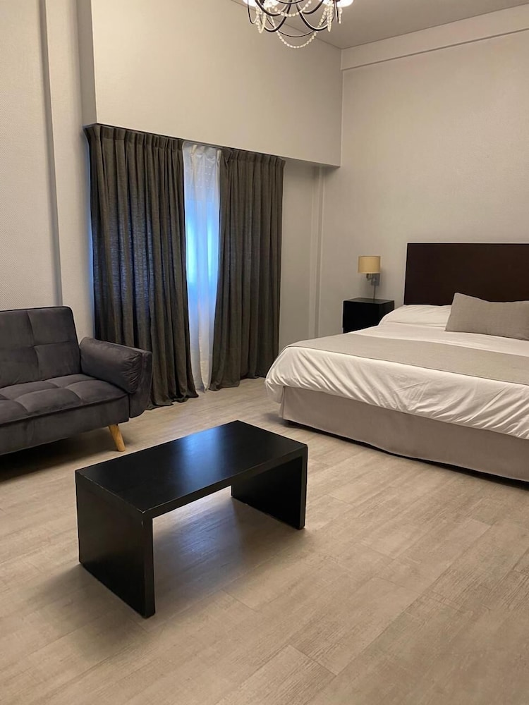 ROOM, DOUBLE BED