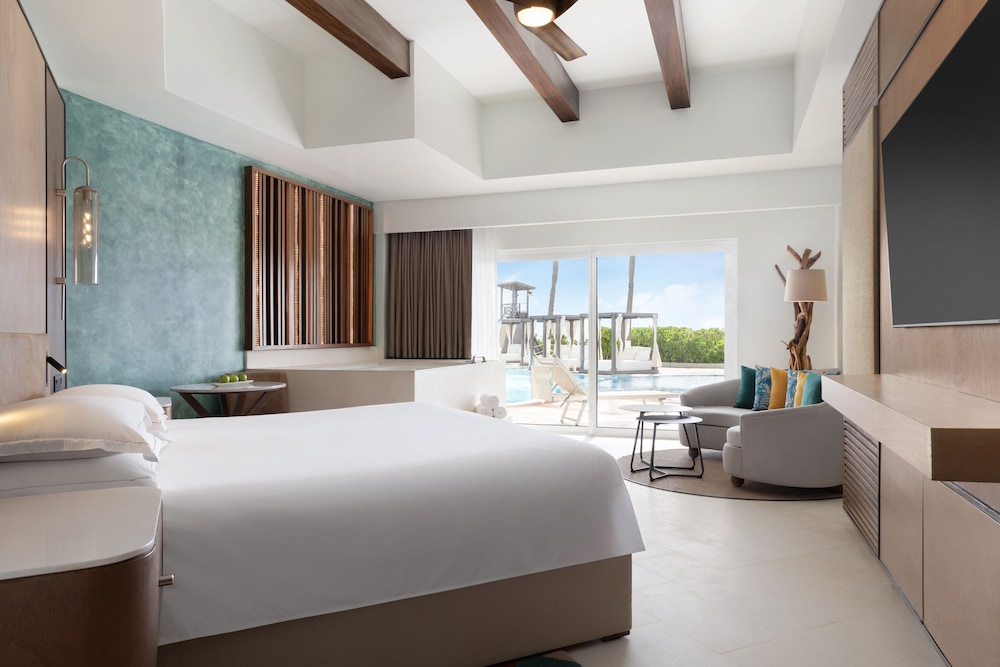Swim Up, Junior Suite, King Bed, Ocean Front