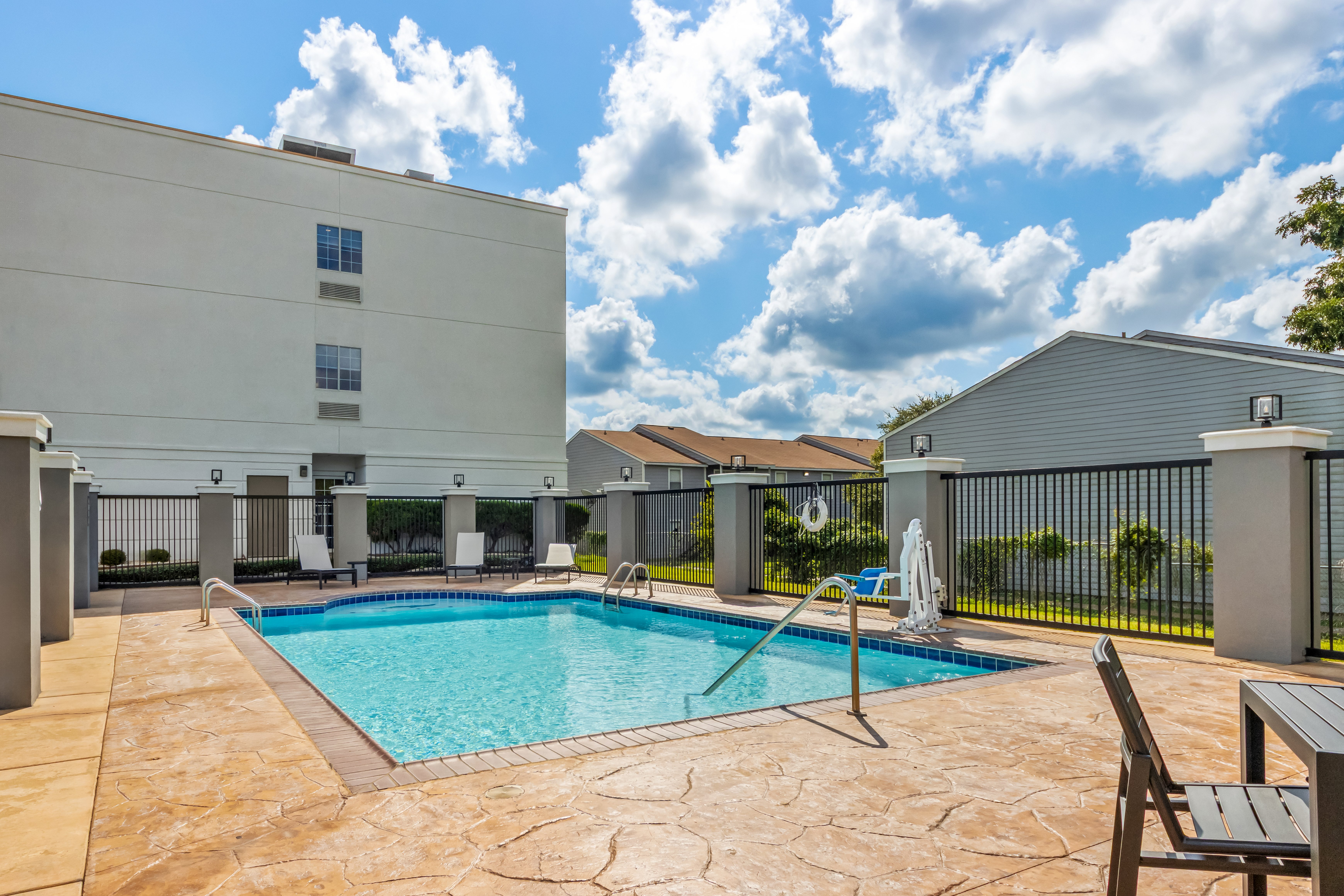 Candlewood Suites Victoria 59/66