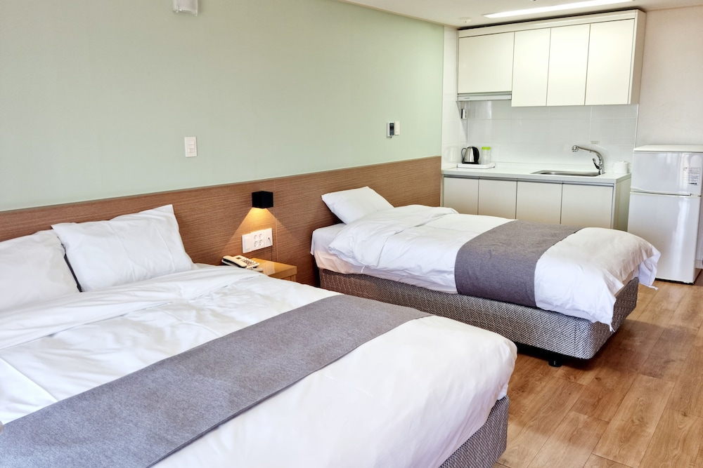 Hi Jeju Hotel 5/50