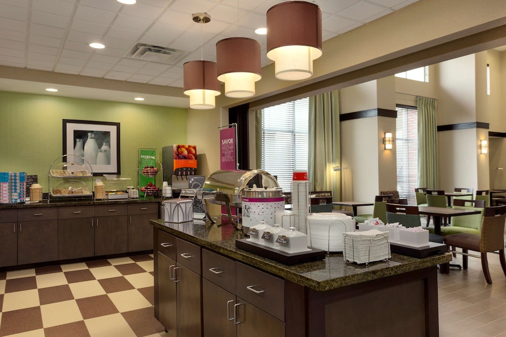 Hampton Inn & Suites Parkersburg Downtown 34/45