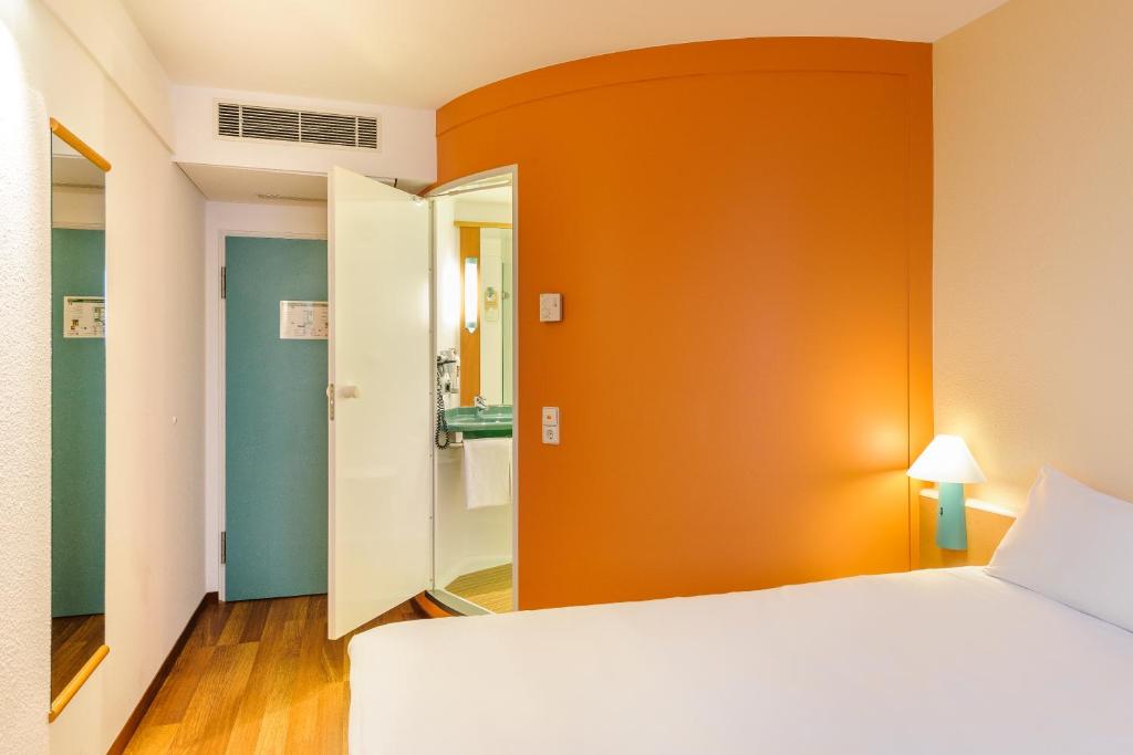 Room, Double Bed