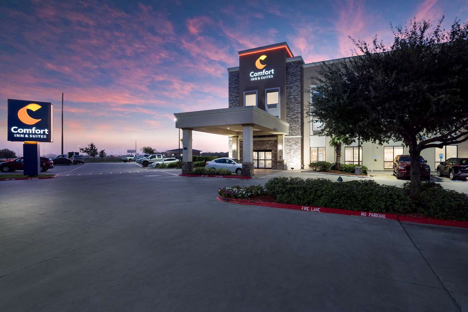 Comfort Inn & Suites Victoria North 45/46