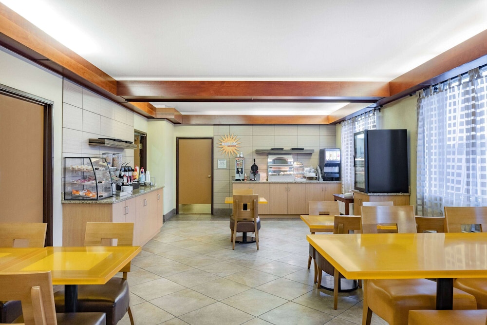 restaurant cafeteria