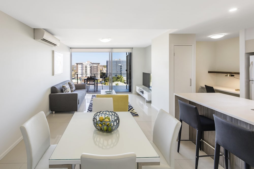 Oaks Brisbane Woolloongabba Suites 51/73