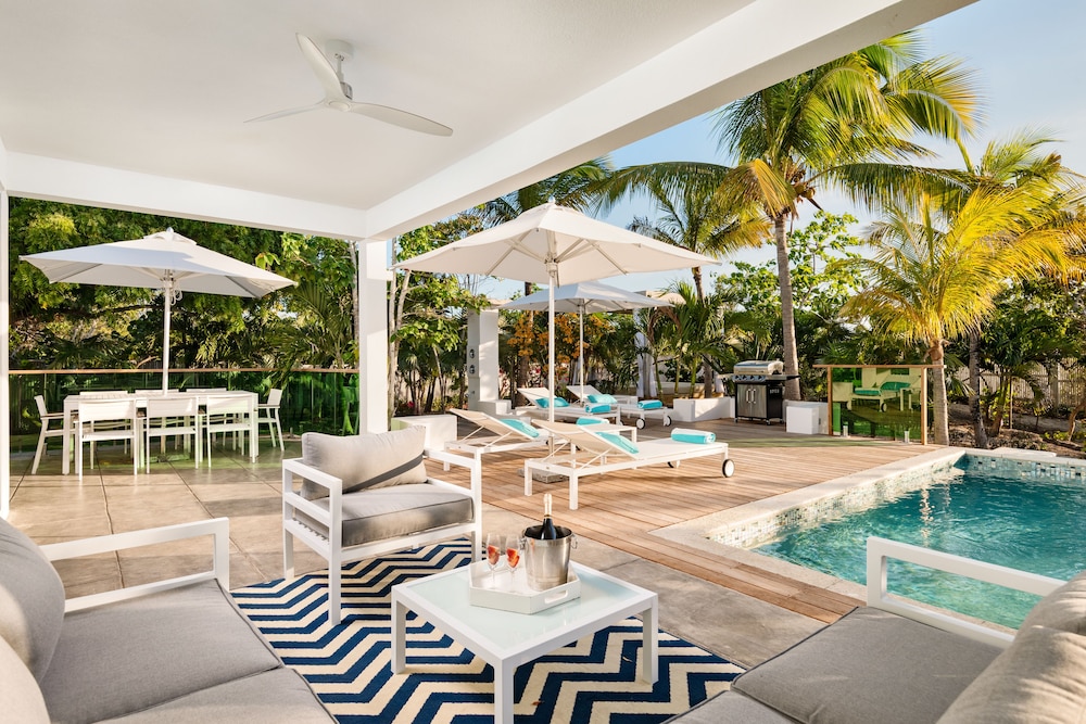 The Oasis At Grace Bay 19/50