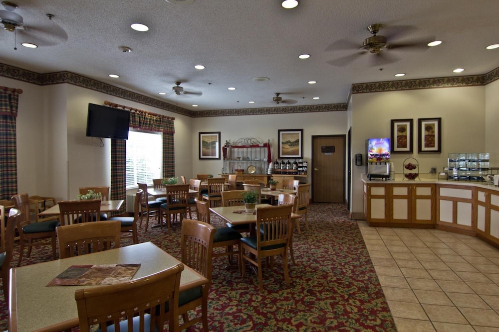 Coshocton Village Inn and Suites 55/68