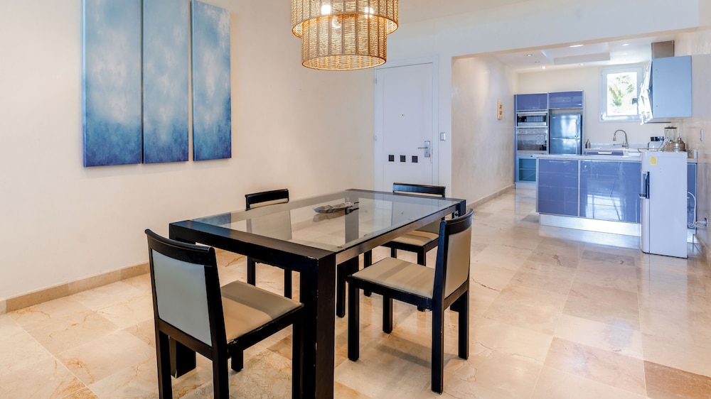 WATERMARK LUXURY OCEANFRONT ALL SUITE HOTEL 50/56