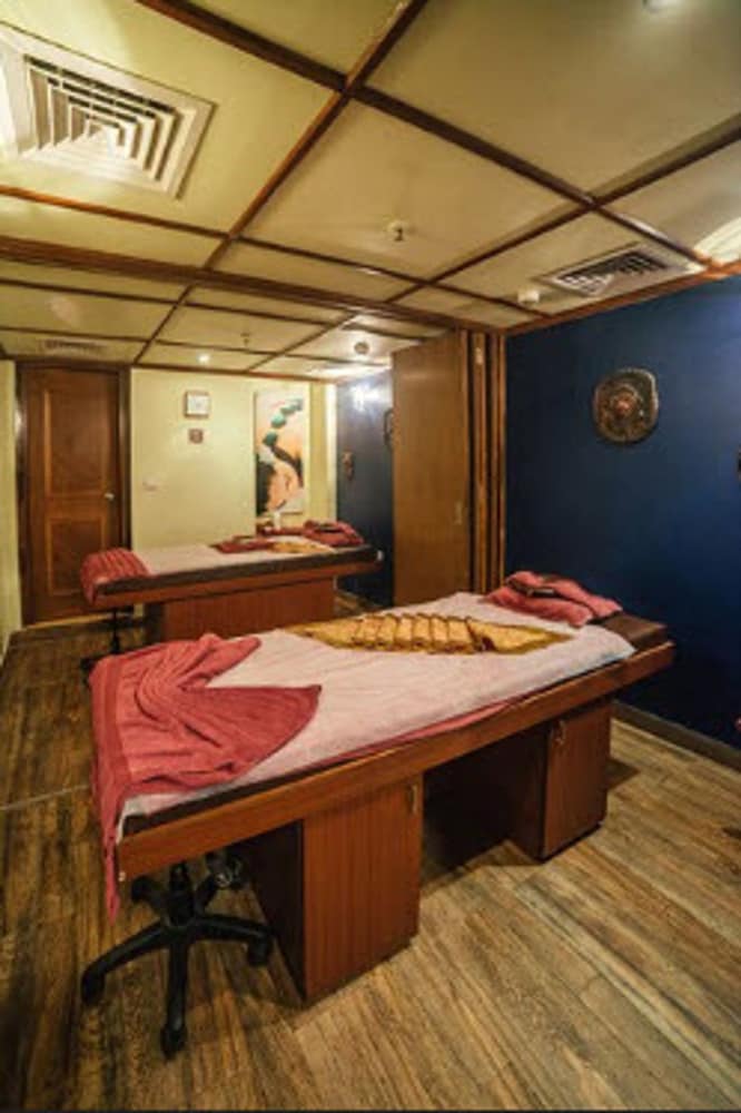 Acron Candolim Regina 37/41