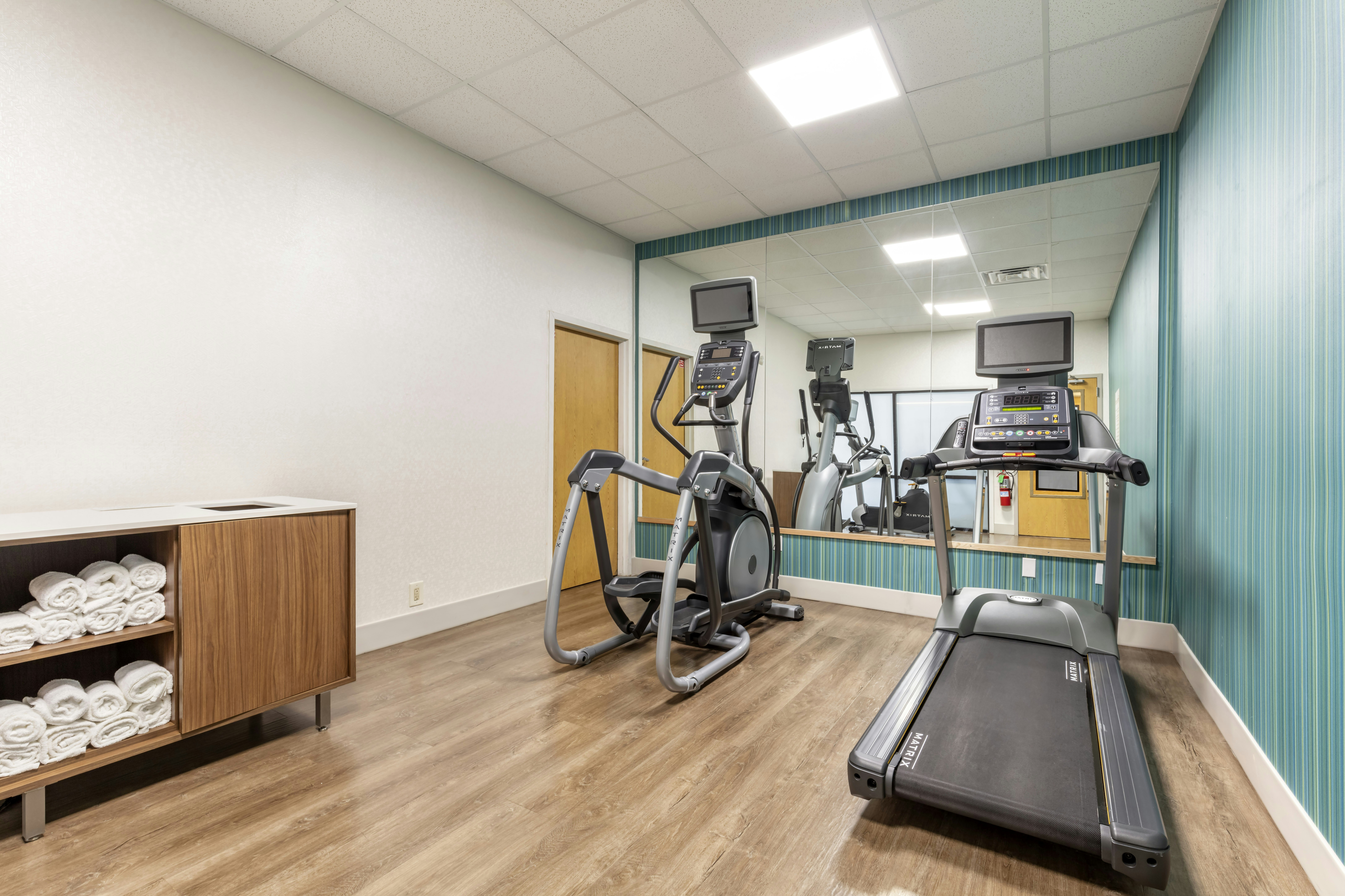 Holiday Inn Express Metropolis 25/43