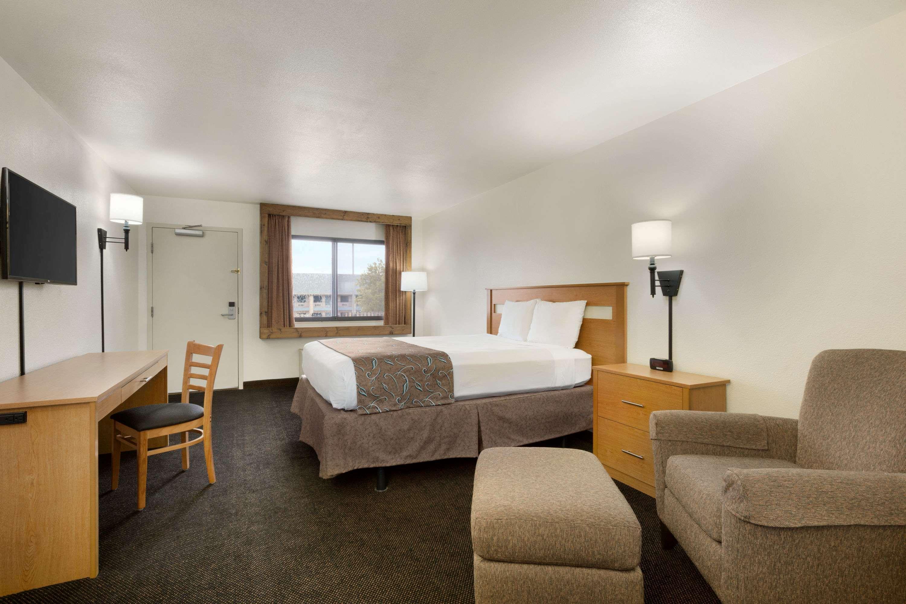 Travelodge by Wyndham Belen 15/30