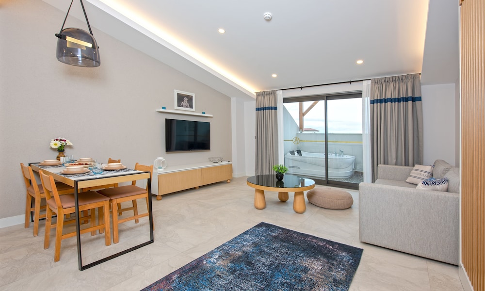 A Suite Side 14/26