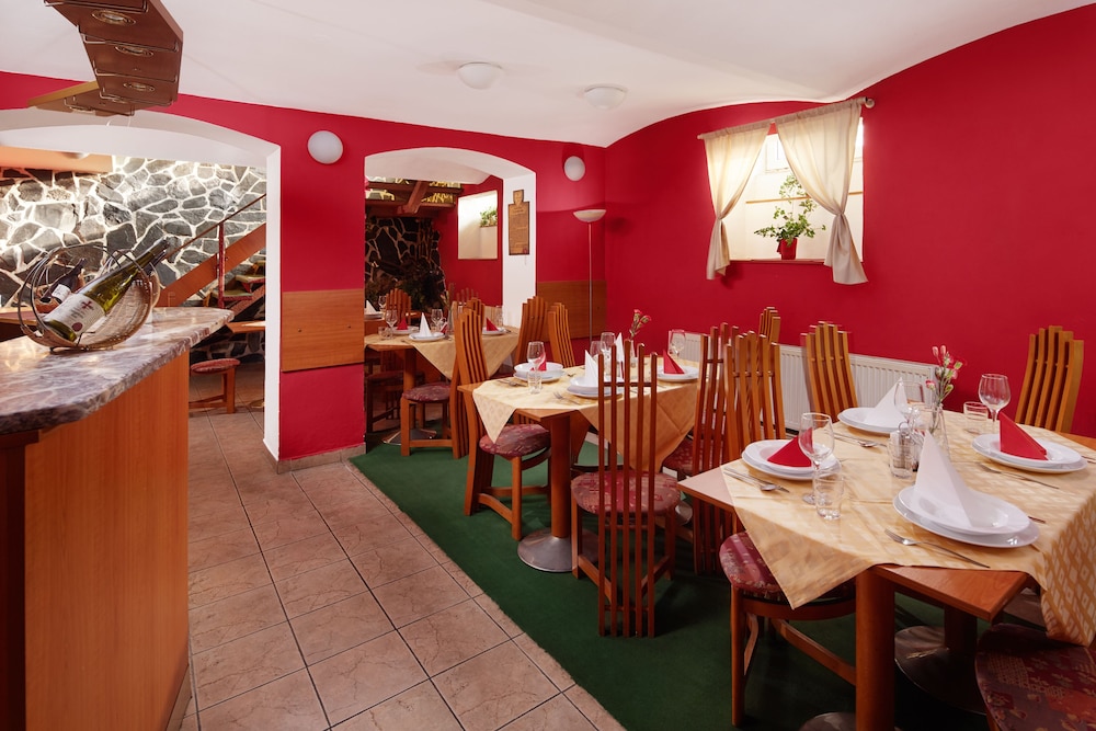 Hotel Nikolas 26/50
