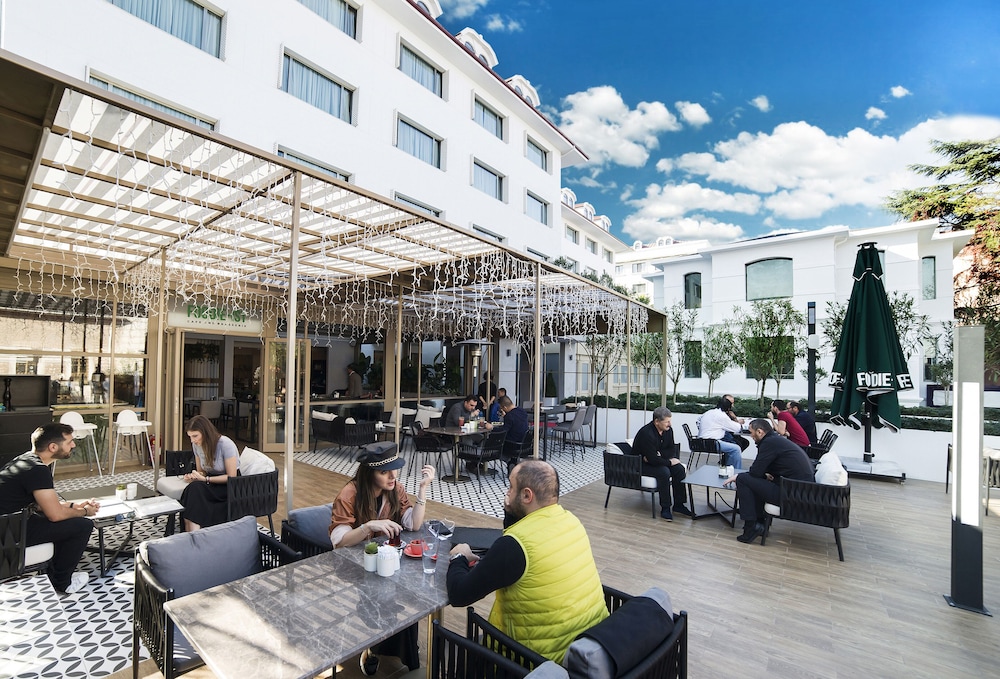 Sura Luxury Milion Hotel & Spa 66/76