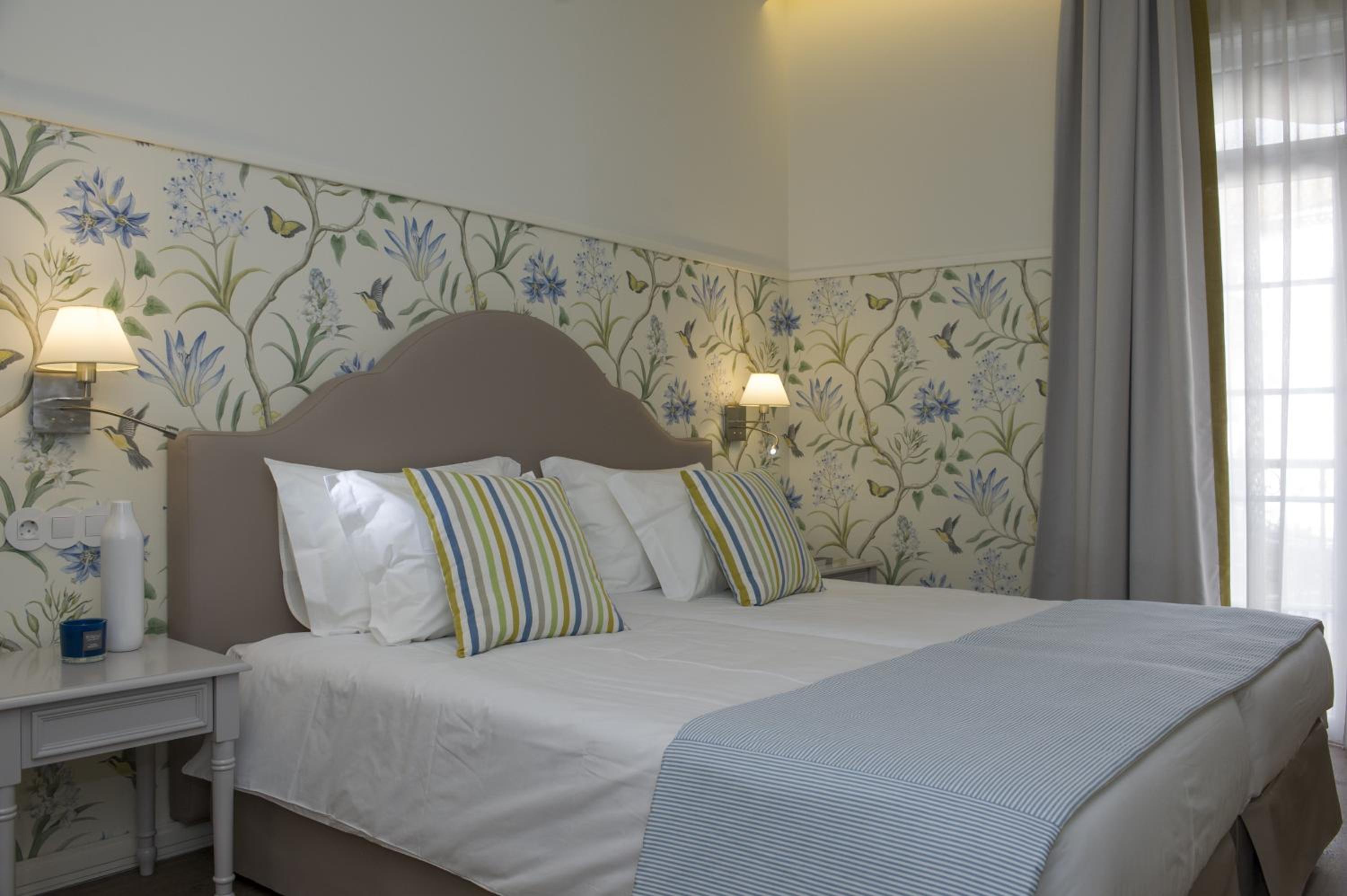 STANDARD, DOUBLE OR TWIN BED