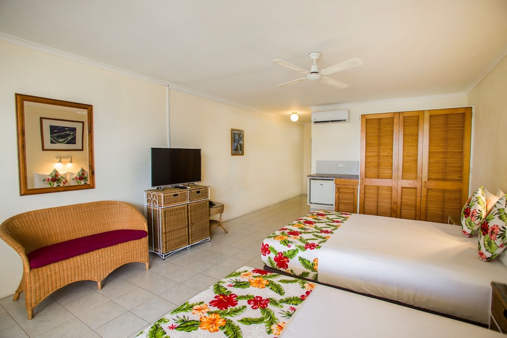 Edgewater Resort 18/71