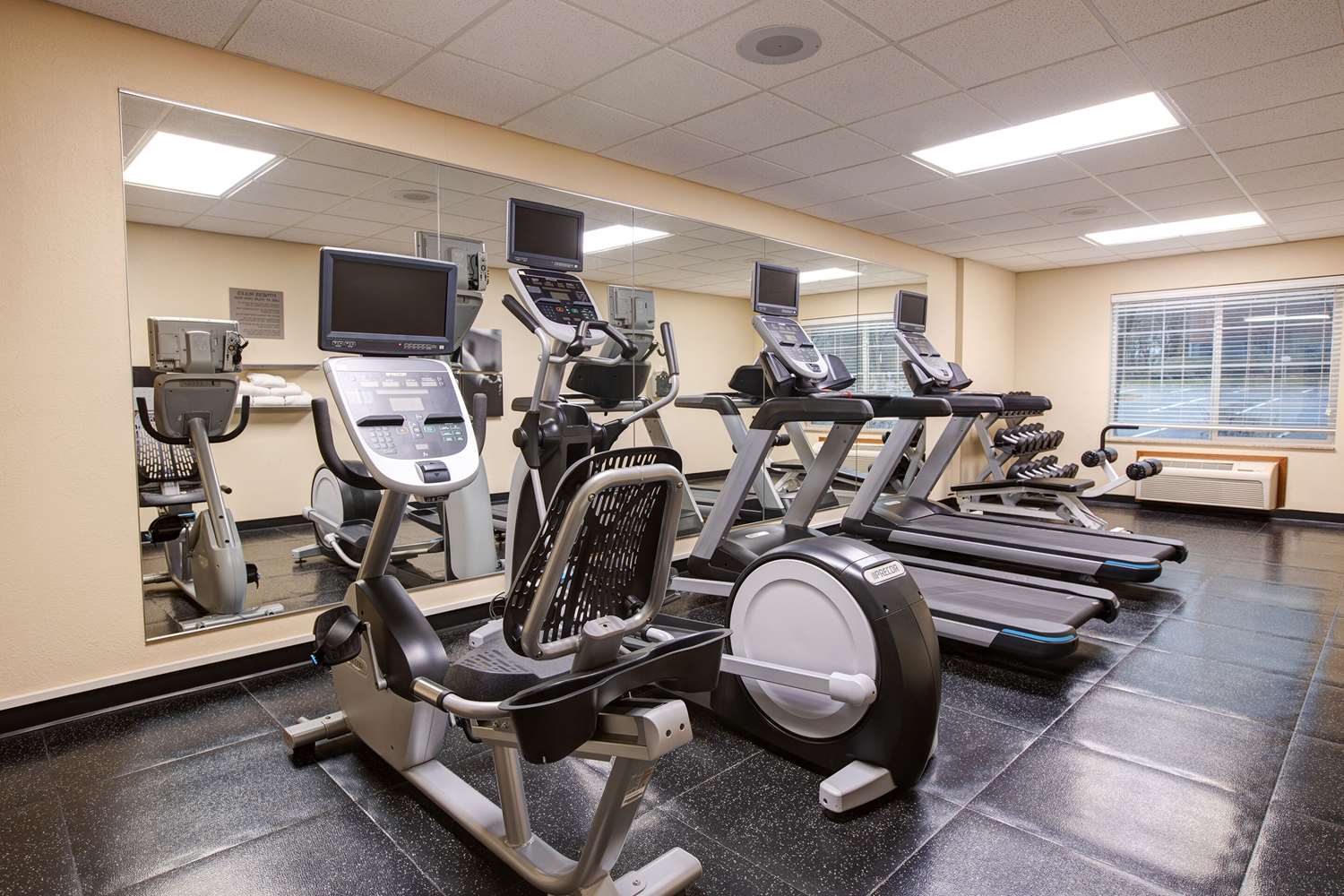 Comfort Inn And Suites St. Paul Northeast 15/23