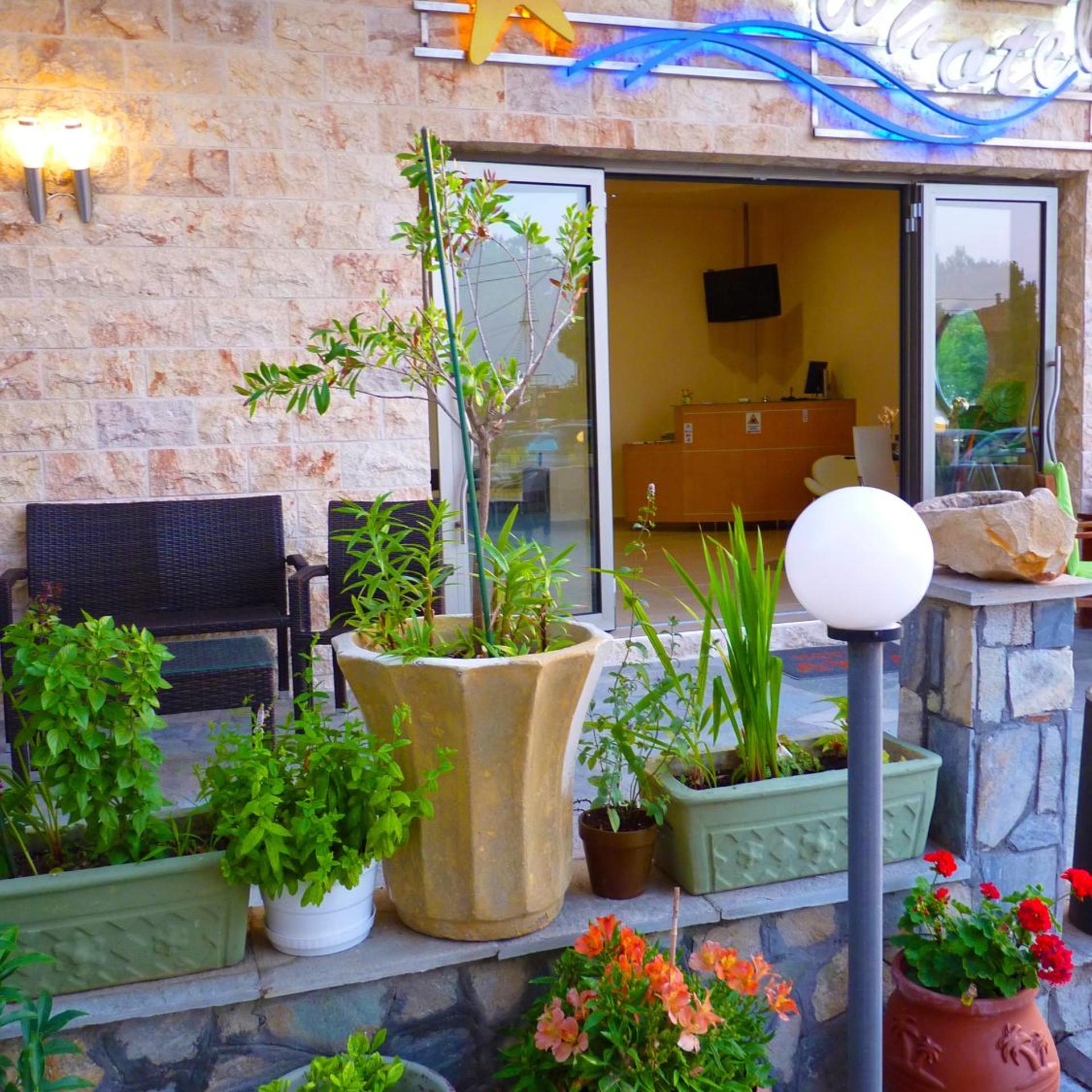 Avra Hotel 4/58