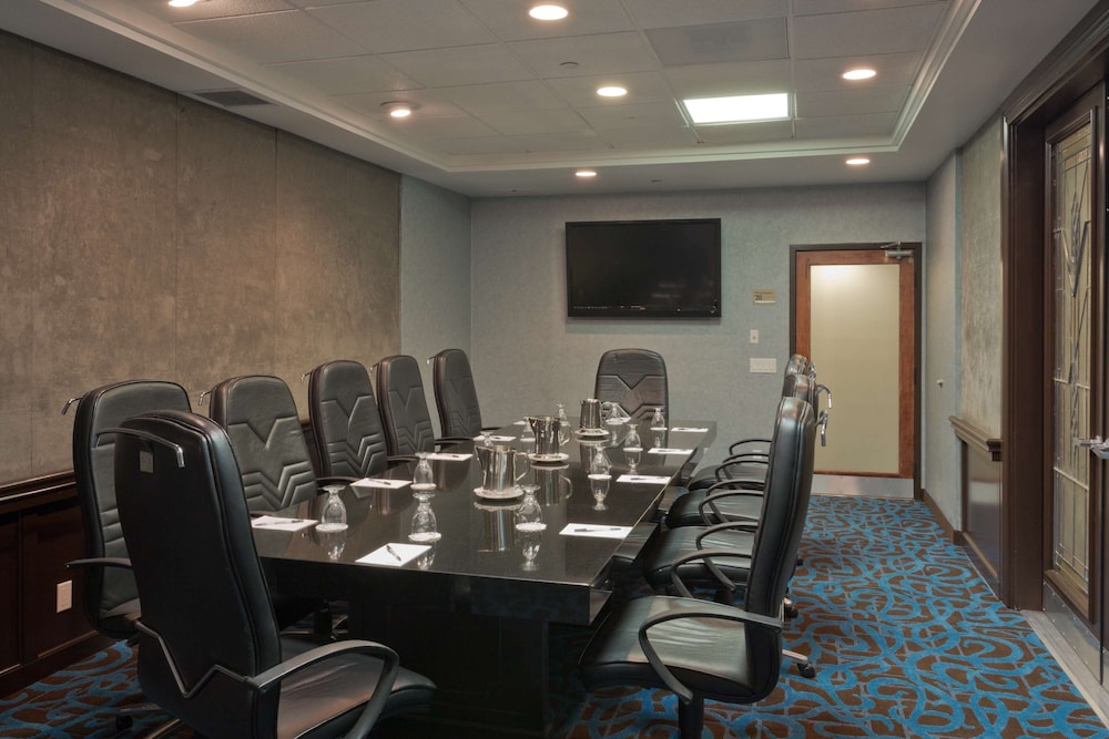 DoubleTree by Hilton Chatsworth 41/42