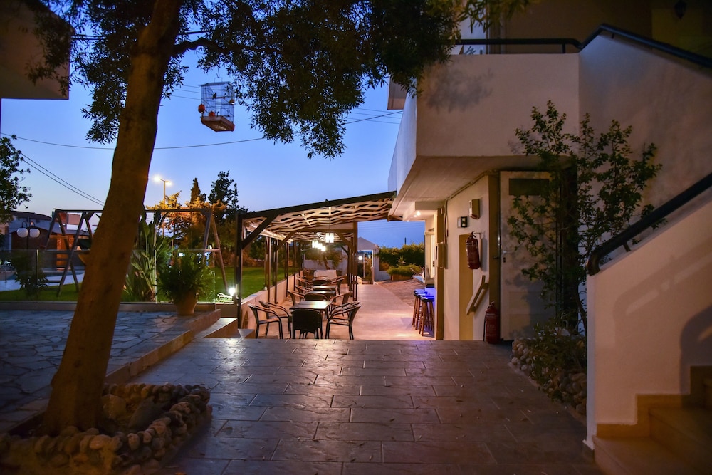Iraklis Apartments 47/50