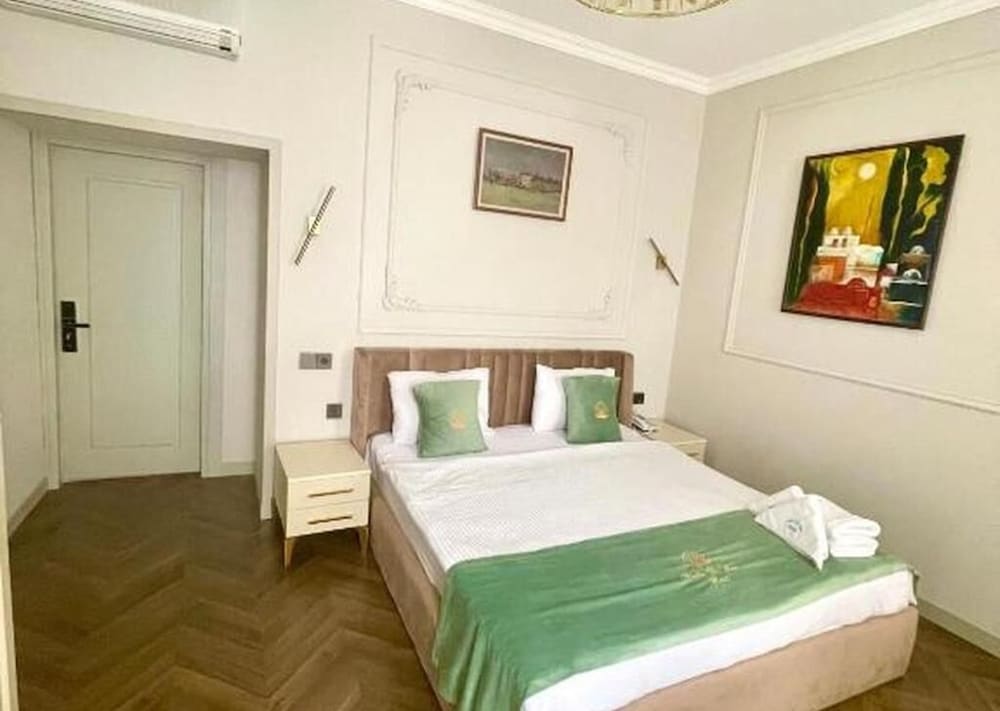 DELUXE, DOUBLE BED, CITY VIEW