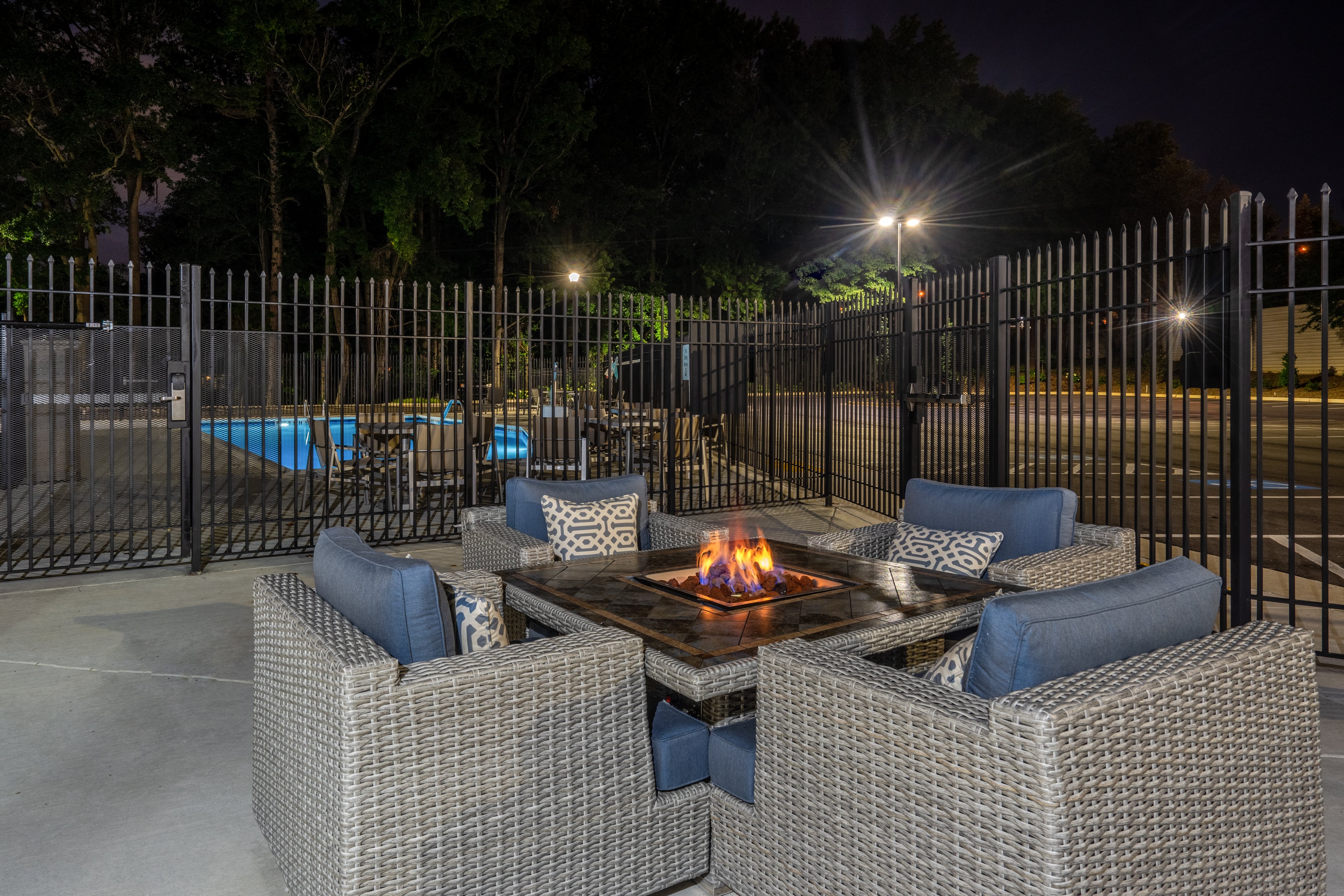 Holiday Inn Express Suites Atlanta Arpt Ne Hapeville 30/47