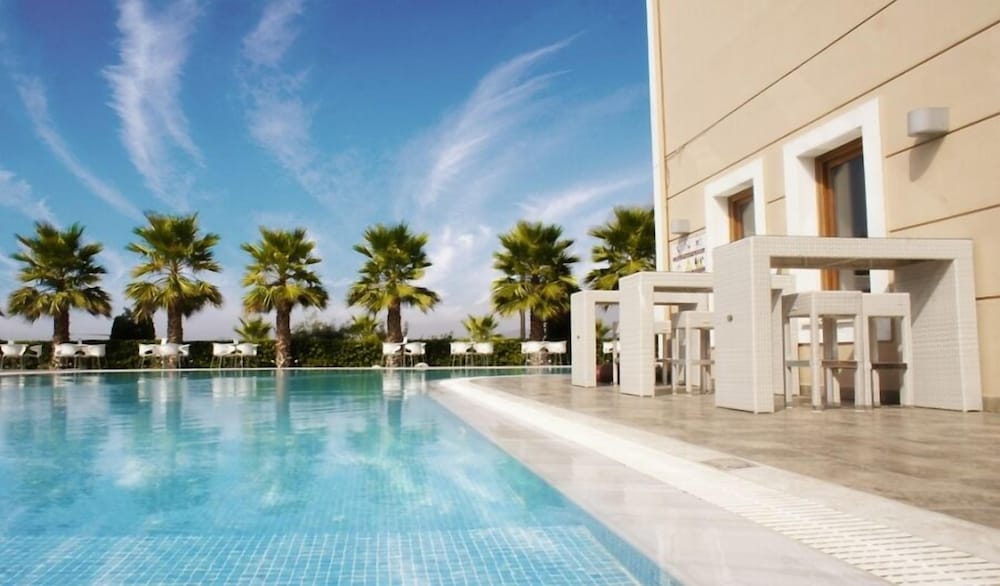 Valis Resort 65/68
