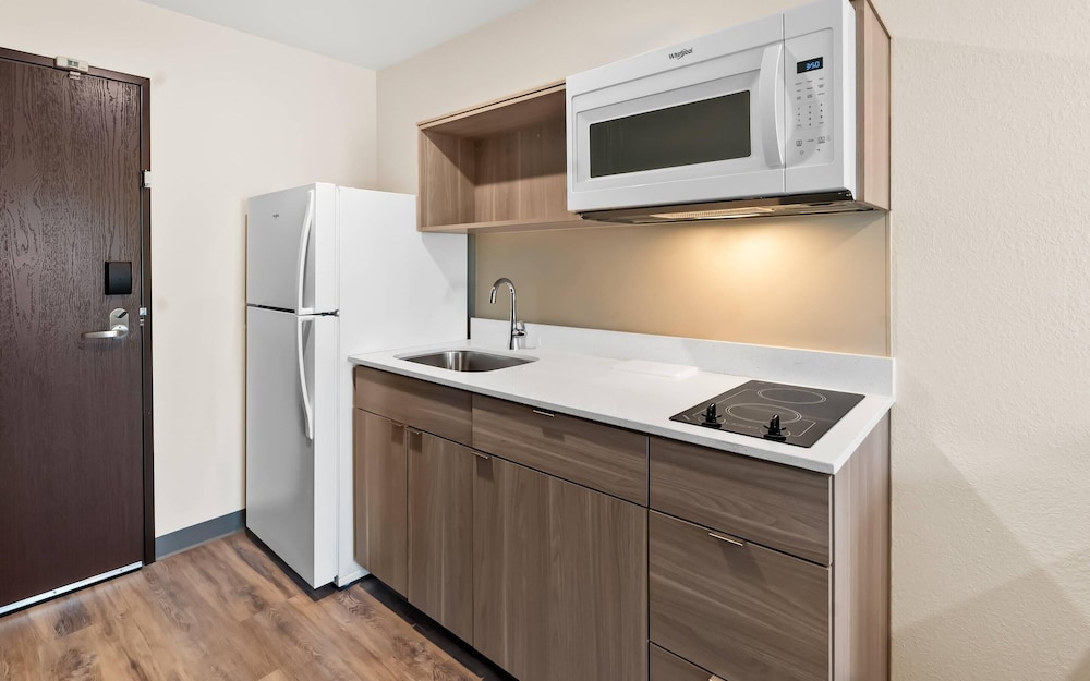 WoodSpring Suites Greenville Airport 39/42