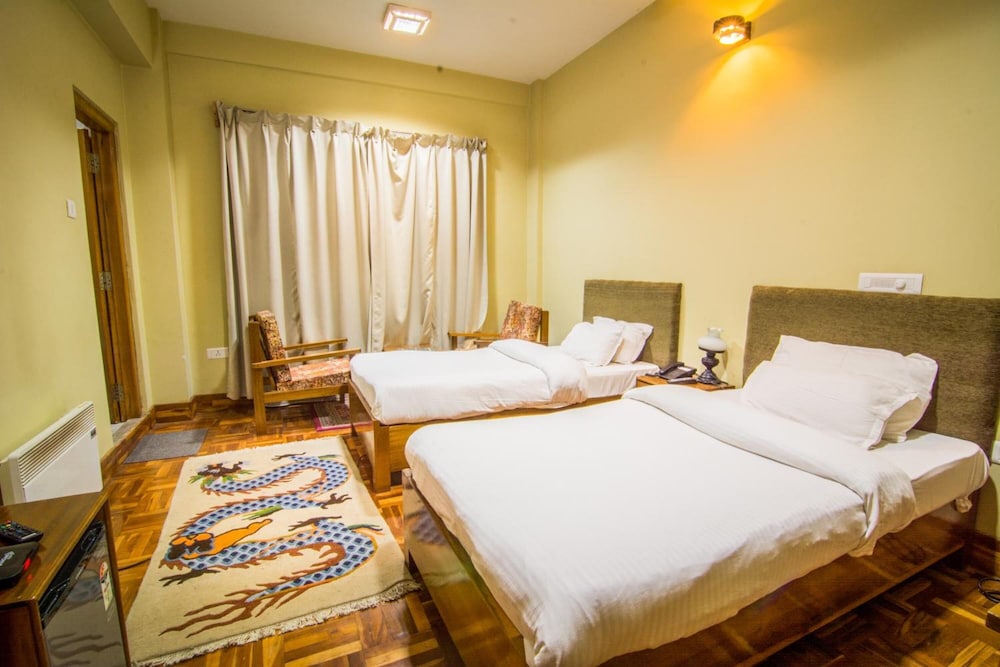 Khamsum Inn 14/47