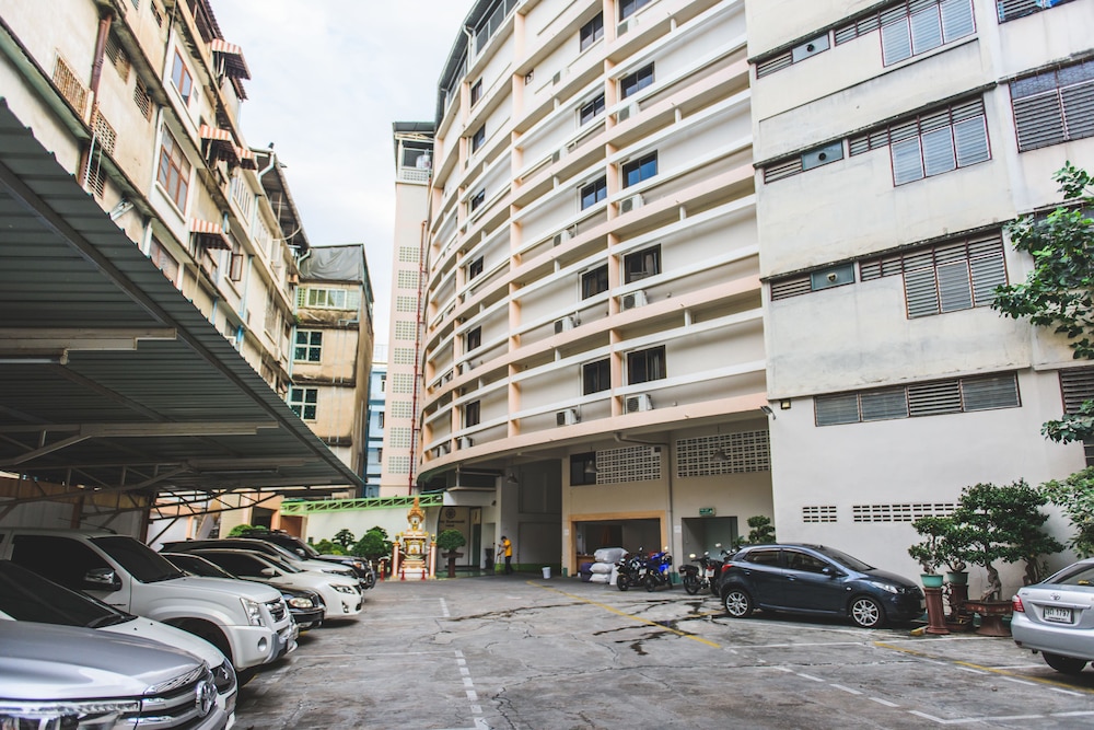 Newsuanmali Hotel 39/41