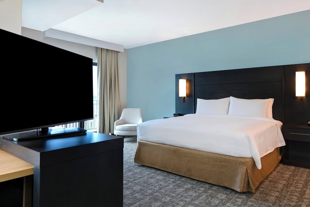 Suite, King Bed, Sofa
