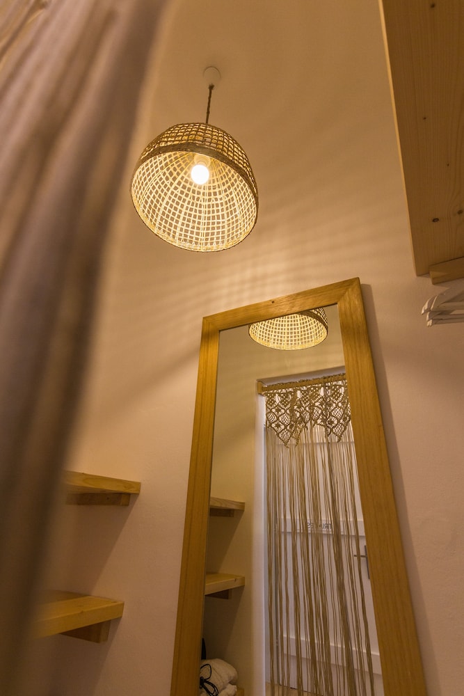 SALT SUITES & EXECUTIVE ROOMS 29/56