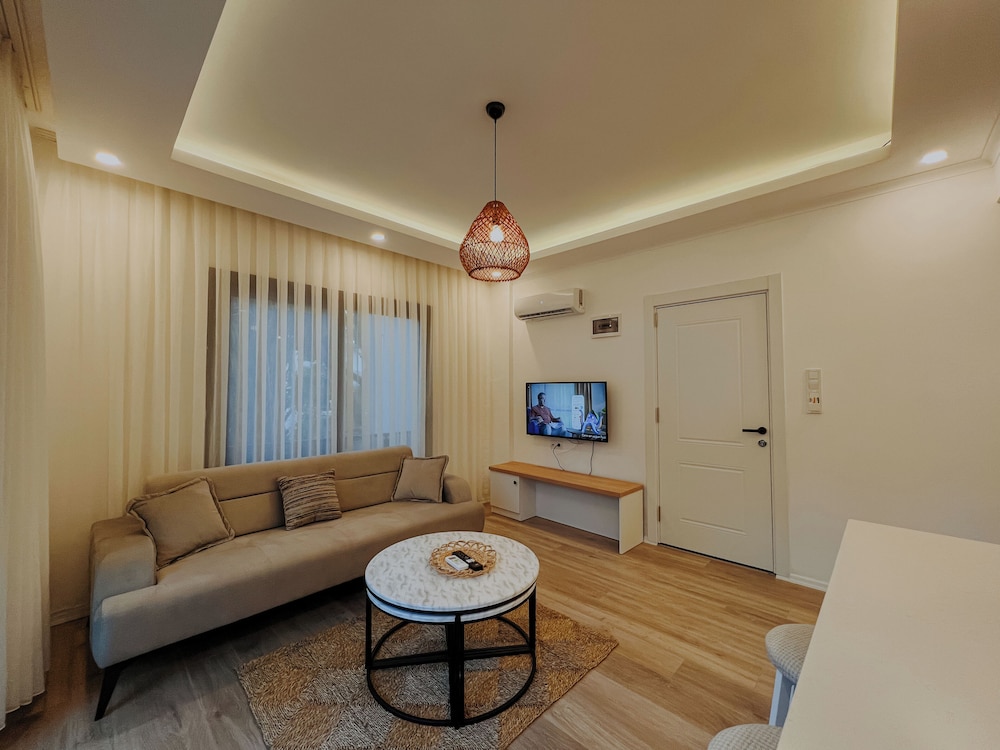Marla Suite 25/50
