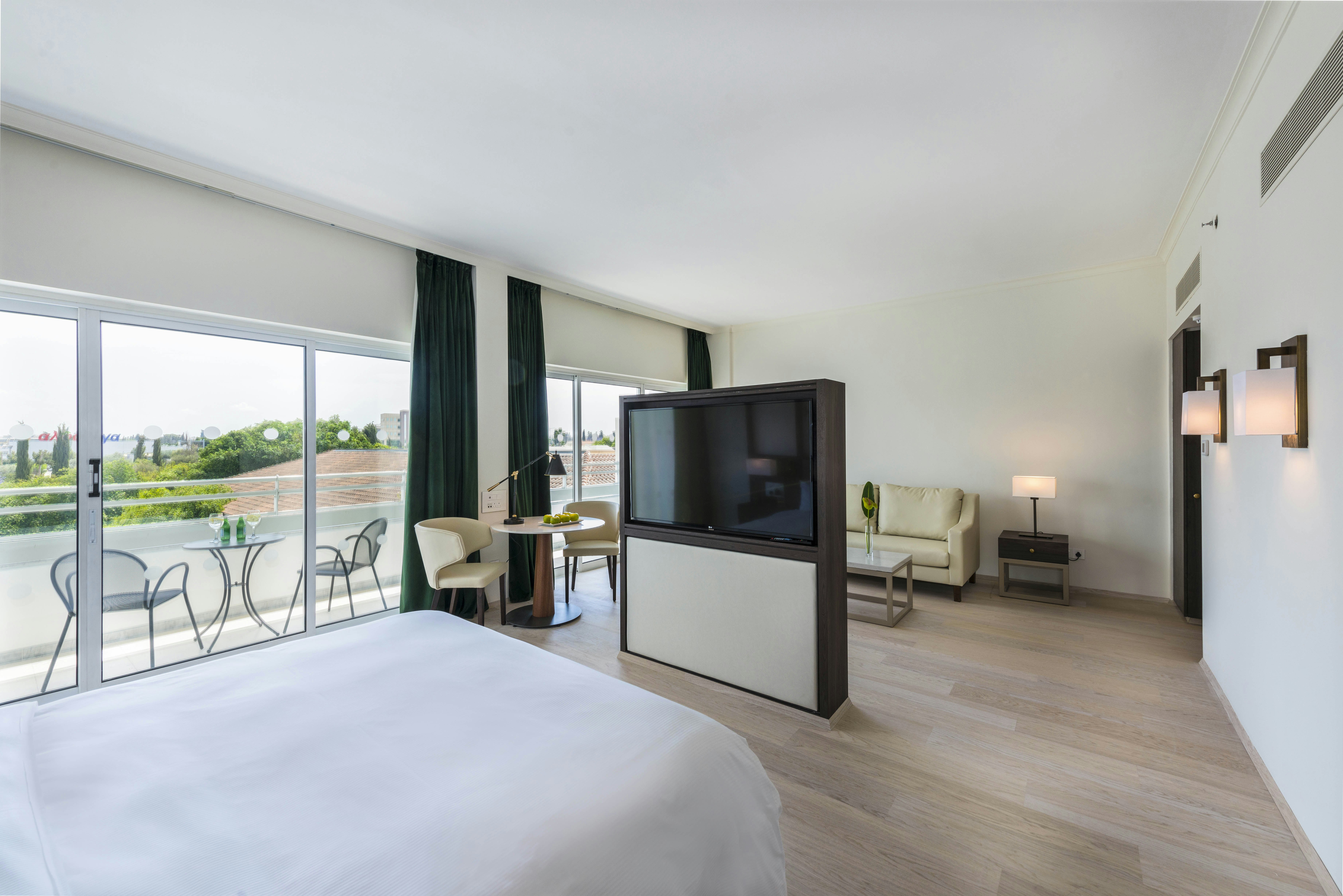 Pool, Junior Suite, King Bed