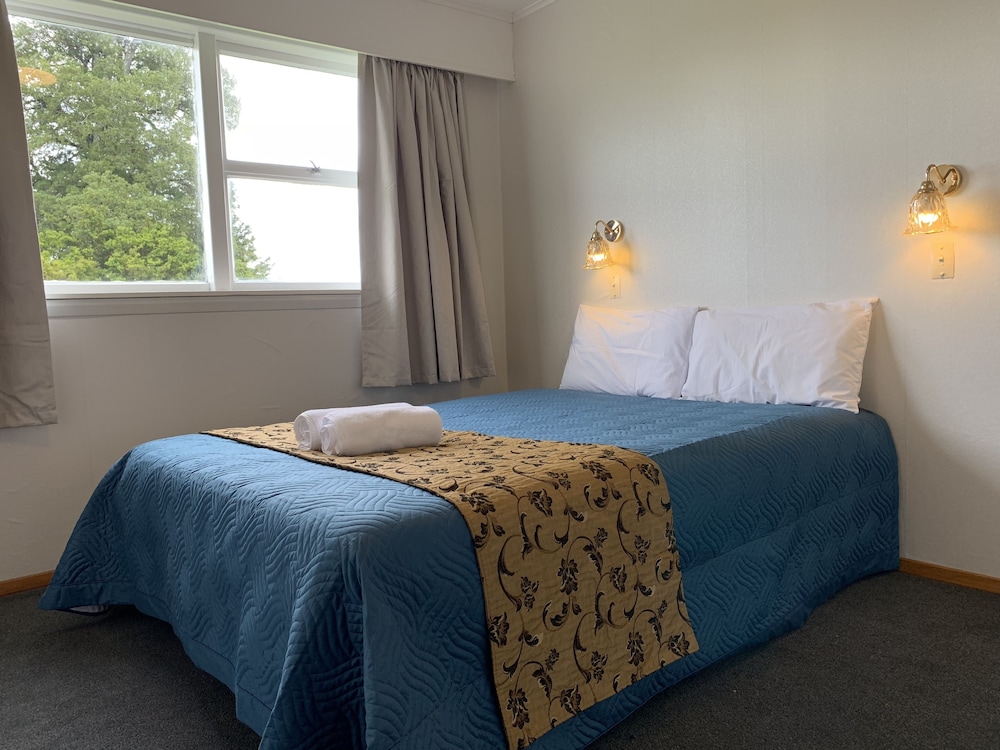 High Peaks Hotel 12/63