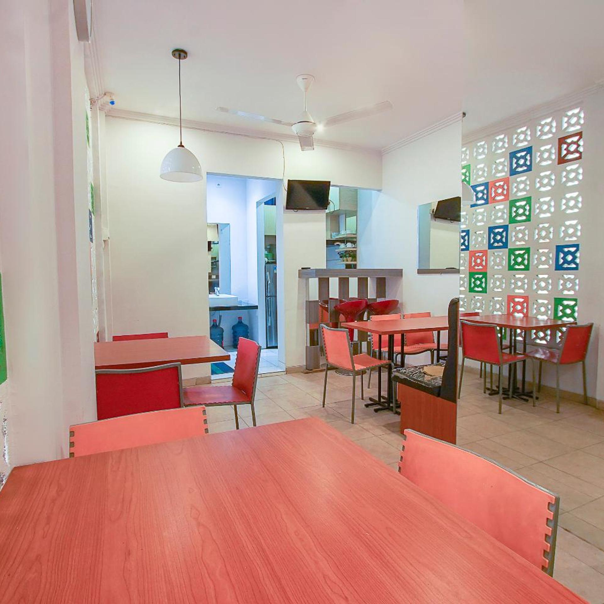 OYO 3808 Fif fa Hotel Kauman 43/56